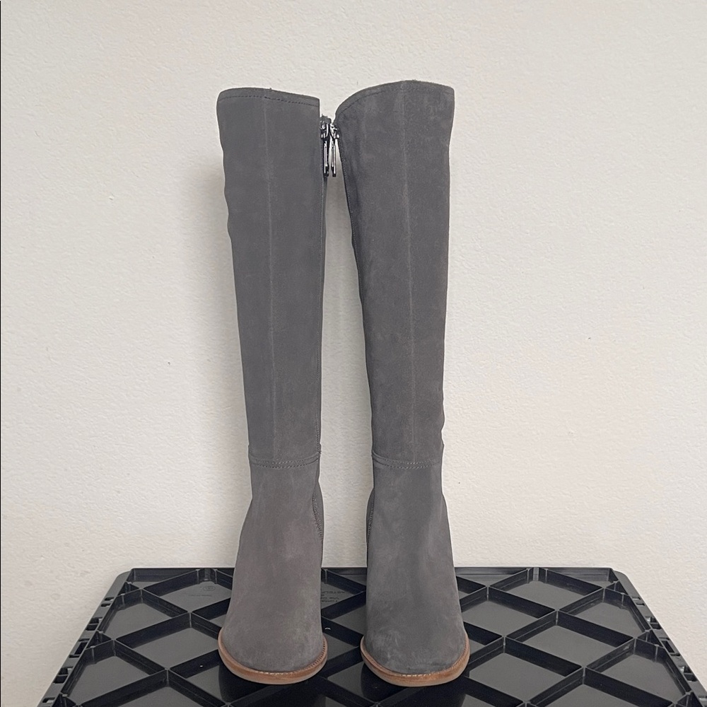 Blondo Waterproof Grey Suede Knee High Boots. NWOT Size 8.5M